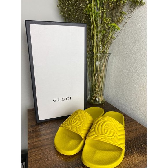 New Gucci Matelasse Slides - Picture 1 of 7